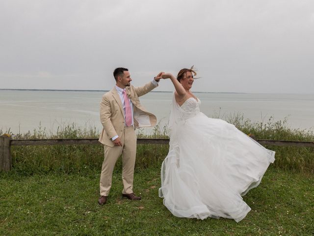 Le mariage de Alexandre et Mélanie à L'Houmeau, Charente Maritime 33
