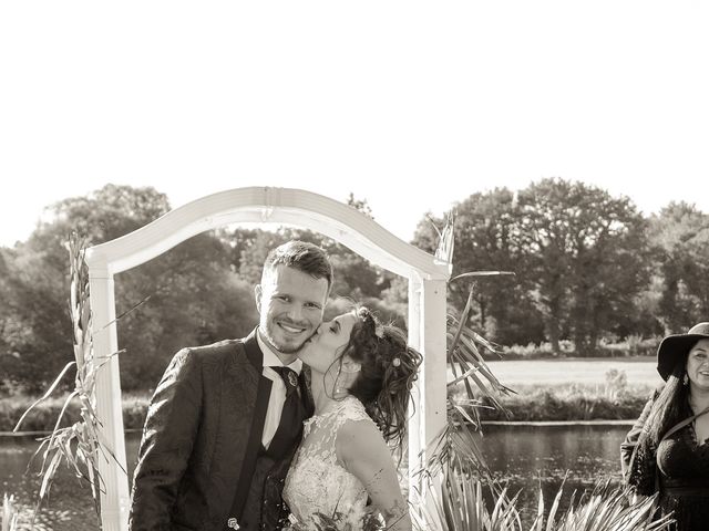 Le mariage de David et Anne-Laure à Pluméliau, Morbihan 82