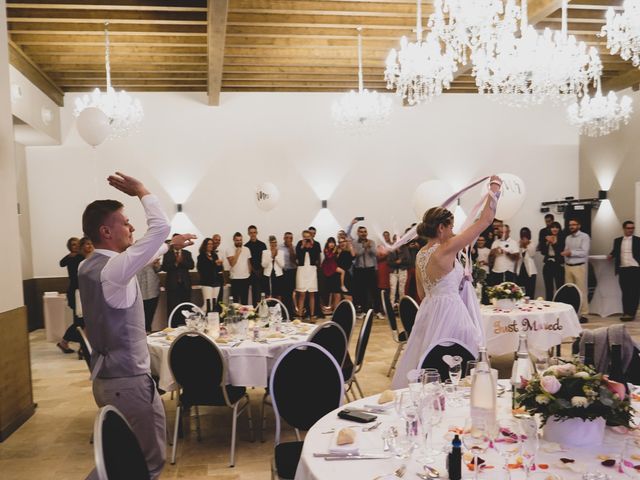 Le mariage de Aurélien et Noémie à Légny, Rhône 16