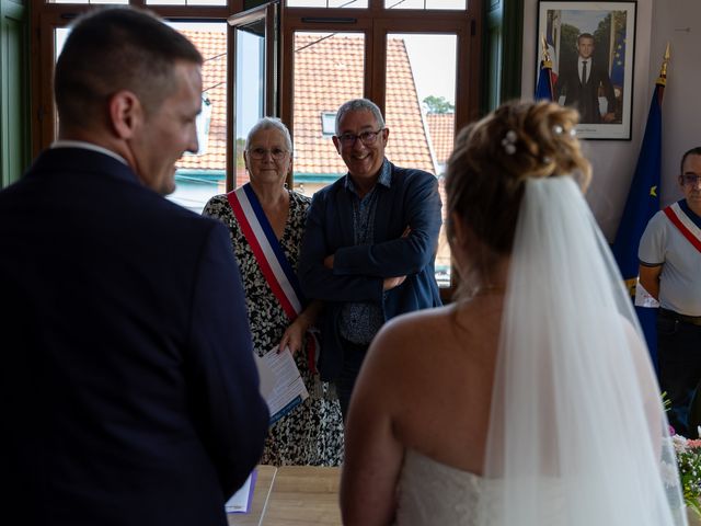 Le mariage de Loïc et Clémentine à Sainte-Suzanne, Doubs 5
