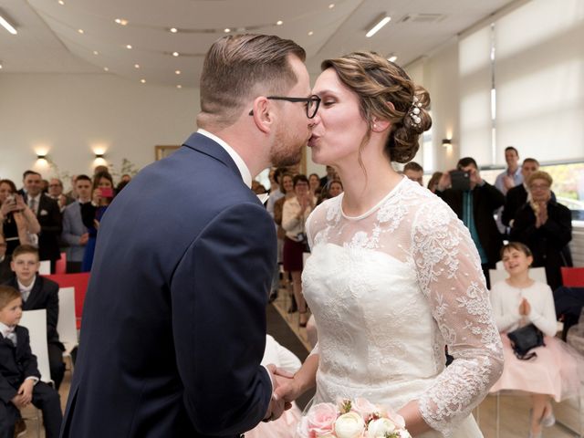 Le mariage de Clement et Aurelie à Gaillon-sur-Montcient, Yvelines 9