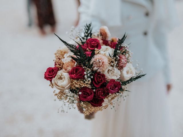 Le mariage de Maxime et Céline à Poët-Célard, Drôme 1