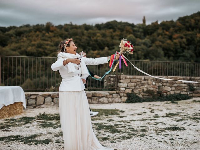 Le mariage de Maxime et Céline à Poët-Célard, Drôme 23