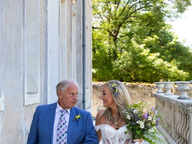 Le mariage de Natalie et Justin à Benest, Charente 23