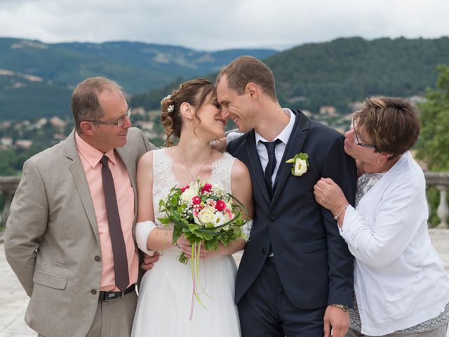 Le mariage de Loïc et Clothilde à Saint-Clair, Ardèche 23