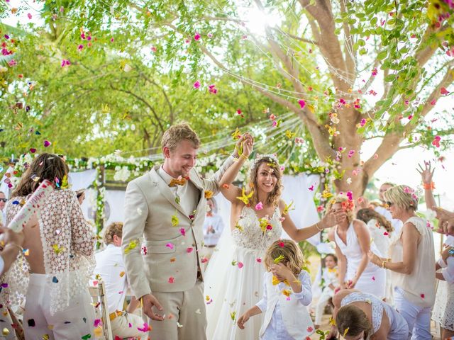 Le mariage de Aurelien et Galina à Saint-Denis, La Réunion 13