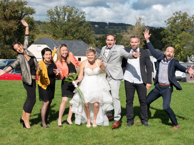 Le mariage de Gilles et Edwige à Pont-de-Salars, Aveyron 10