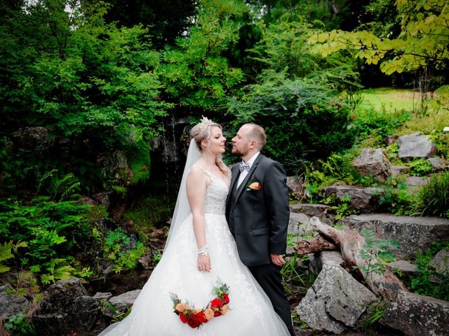 Le mariage de  Aurélien  et Marie-line à Caen, Calvados 12