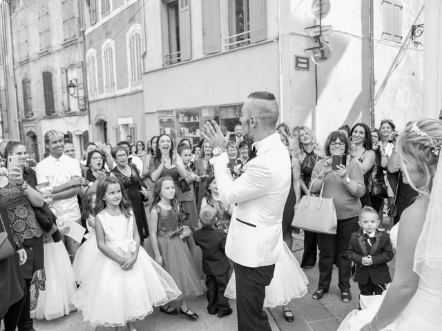 Le mariage de Fabien et Andréa à Pertuis, Vaucluse 14