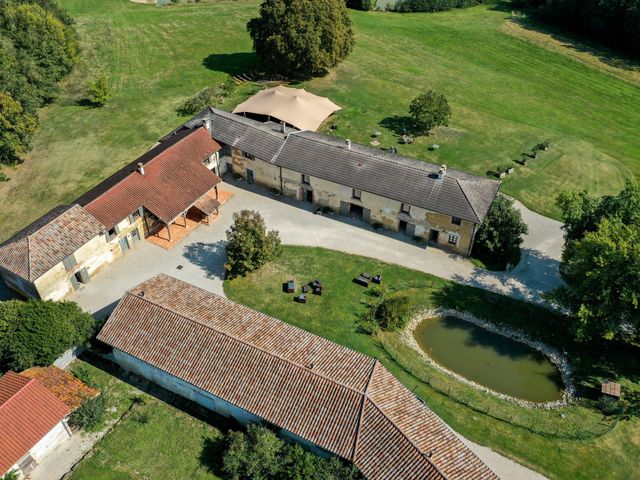 Le mariage de Adrien et Valentine à Sandrans, Ain 1