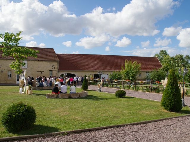 Le mariage de Mickael et Aurélie à Creully, Calvados 3