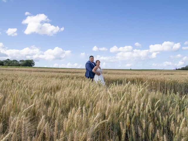 Le mariage de Mickael et Aurélie à Creully, Calvados 22