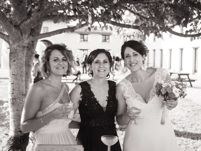 Le mariage de Jonathan et Stéphanie à Saint-Léon-sur-l&apos;Isle, Dordogne 40