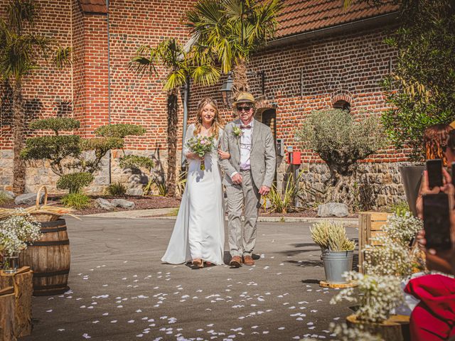 Le mariage de Christopher et Céline à Cantin, Nord 32