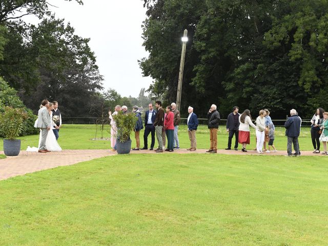 Le mariage de Emmanuel  et Nadine  à La Lucerne-d&apos;Outremer, Manche 16