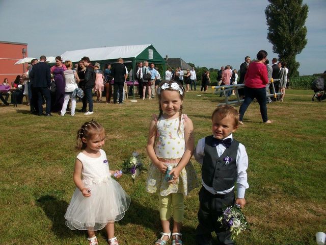 Le mariage de Yohan  et Sandra à Saint-Georges-de-Bohon, Manche 92