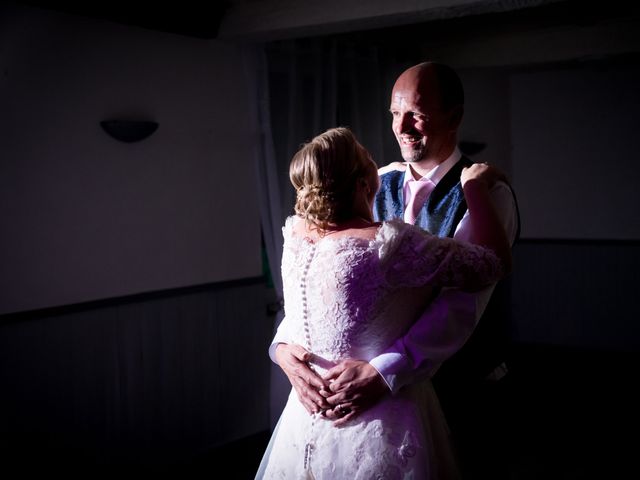 Le mariage de Laurent et Véronique à Guissény, Finistère 53