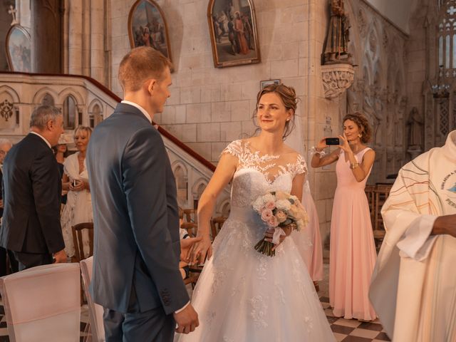 Le mariage de Quentin et Camille à Saint-Savinien, Charente Maritime 75