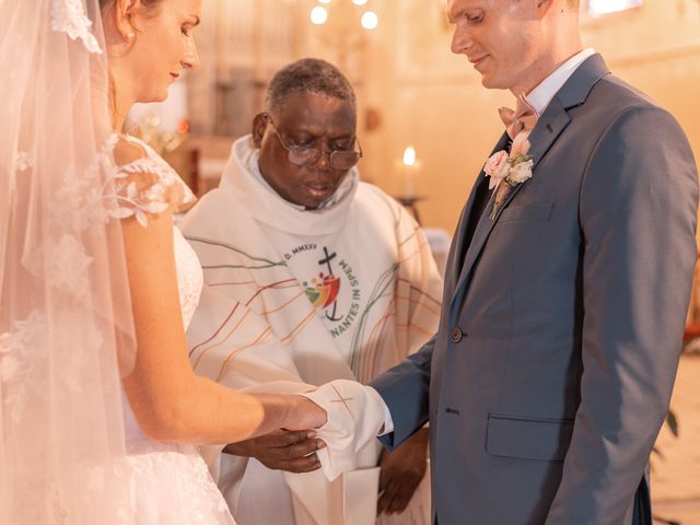 Le mariage de Quentin et Camille à Saint-Savinien, Charente Maritime 79