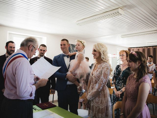 Le mariage de Florent et Laetitia à Dambelin, Doubs 16