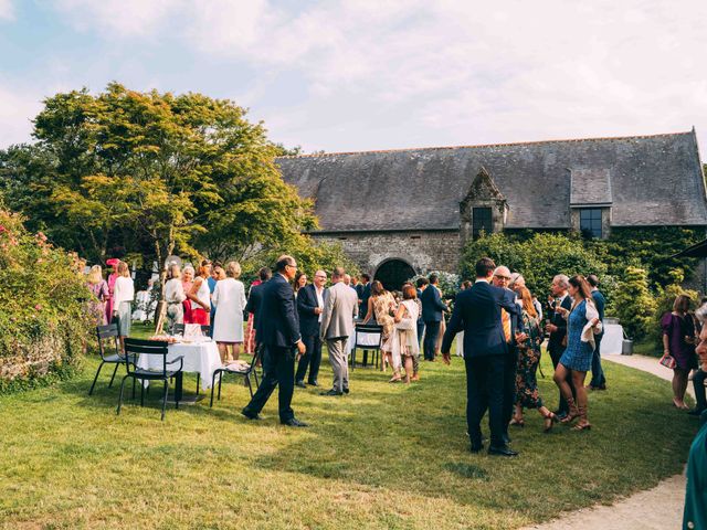 Le mariage de Théau et Daphné à Treffléan, Morbihan 46