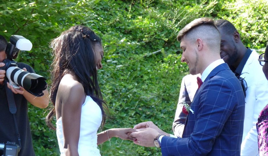 Le mariage de Roger et Cassandra  à Nivolas-Vermelle, Isère