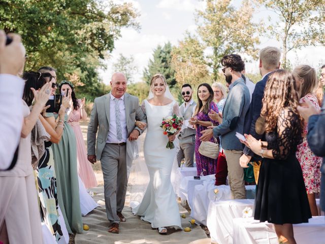 Le mariage de Baptiste et Elvine à Salt-en-Donzy, Loire 18