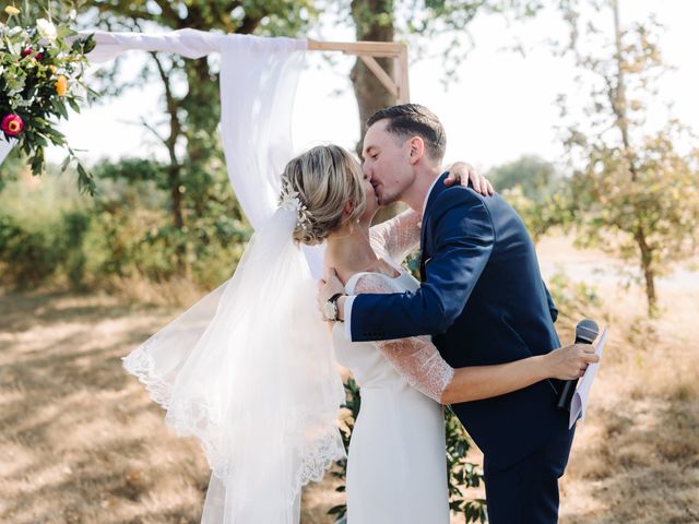 Le mariage de Baptiste et Elvine à Salt-en-Donzy, Loire 22