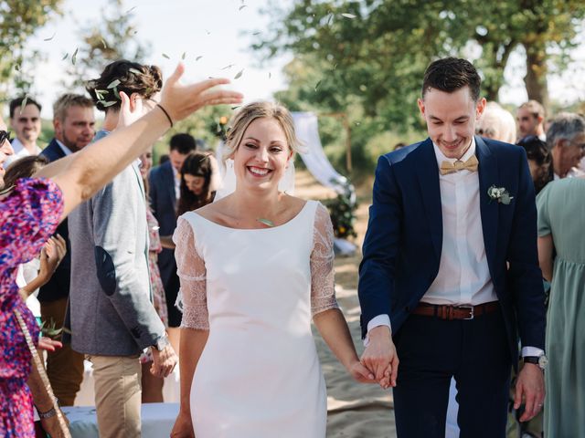 Le mariage de Baptiste et Elvine à Salt-en-Donzy, Loire 24