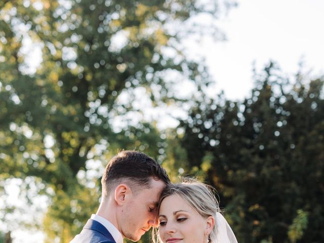 Le mariage de Baptiste et Elvine à Salt-en-Donzy, Loire 29