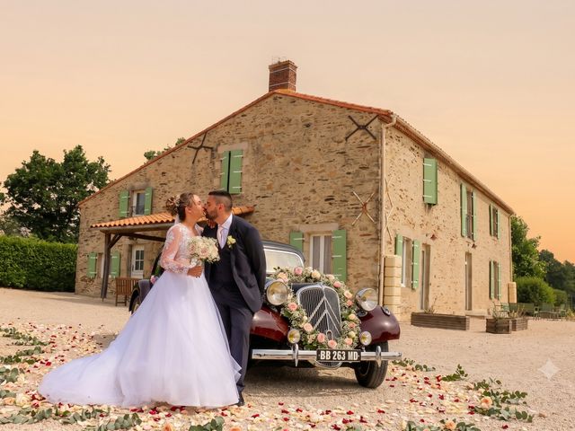 Le mariage de Nicolas et Sophie à Fougeré, Vendée 2