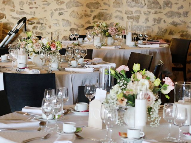 Le mariage de Nicolas et Sophie à Fougeré, Vendée 6