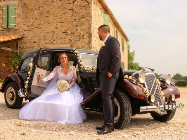 Le mariage de Nicolas et Sophie à Fougeré, Vendée 8