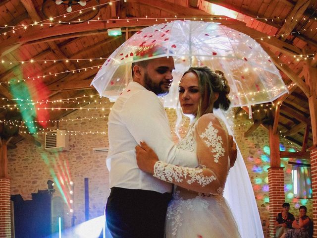 Le mariage de Nicolas et Sophie à Fougeré, Vendée 29