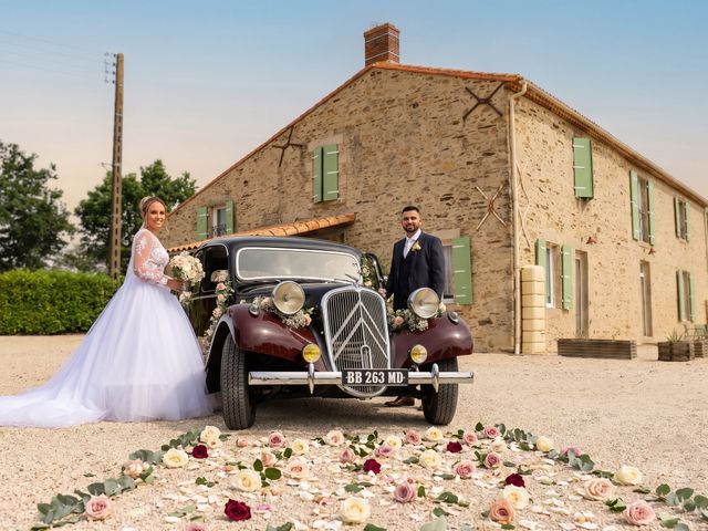 Le mariage de Nicolas et Sophie à Fougeré, Vendée 42
