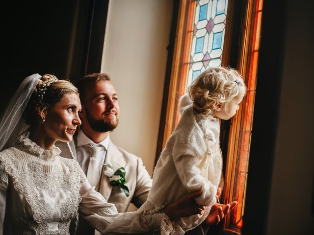 Le mariage de Kristoffer et Amalie à Bersac-sur-Rivalier, Haute-Vienne 32