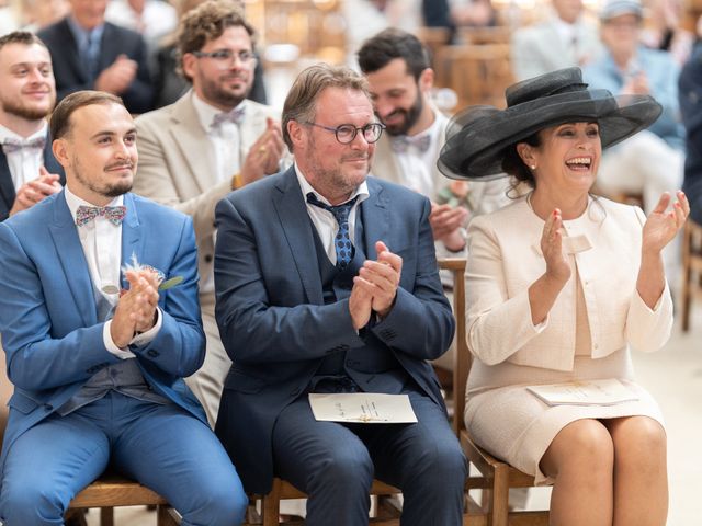 Le mariage de Paul et Mégane à Sainte-Croix-Grand-Tonne, Calvados 32