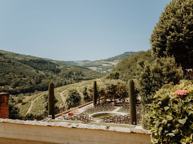 Le mariage de Camille et Anaïs à Beaujeu, Rhône 4