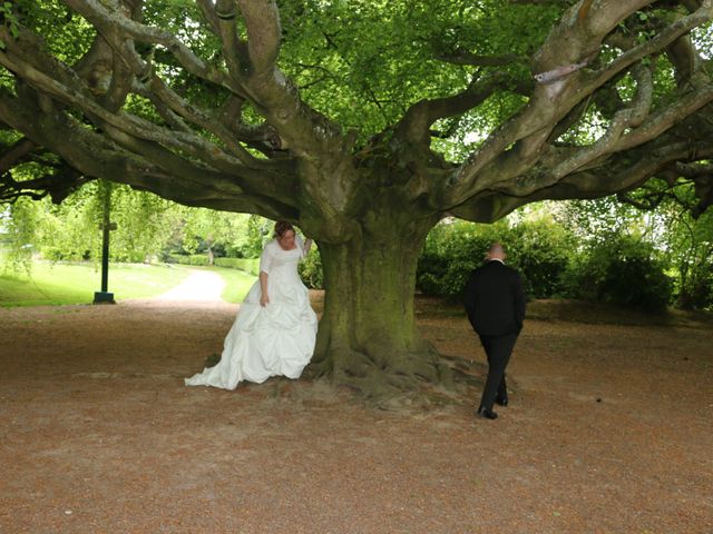 Le mariage de Gregory et Elodie à Bayeux, Calvados 9