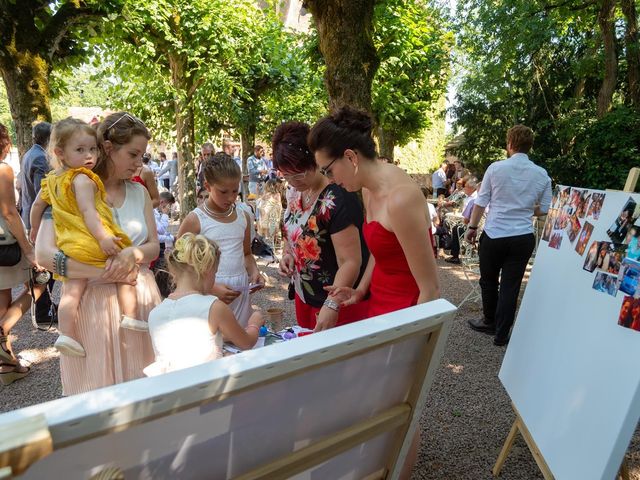 Le mariage de Julien et Anne-Sophie à Vallon-en-Sully, Allier 9