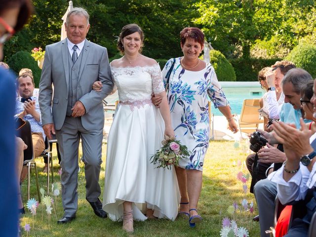 Le mariage de Julien et Anne-Sophie à Vallon-en-Sully, Allier 14