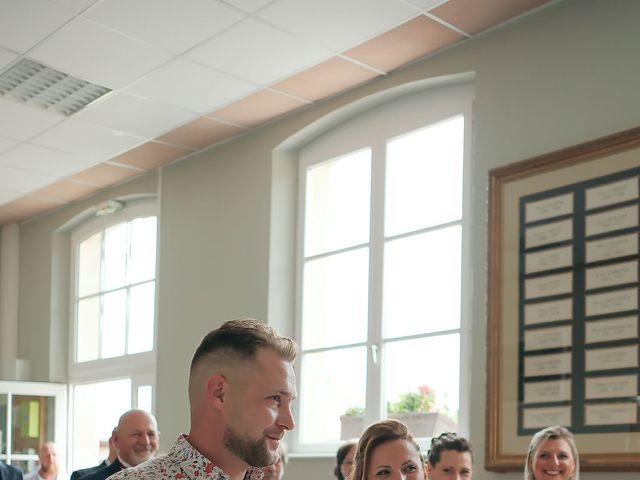 Le mariage de Romain et Élodie à Orvillers-Sorel, Oise 3