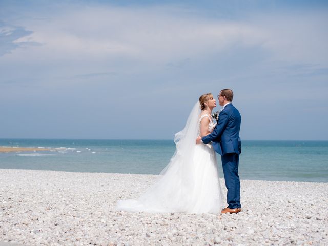 Le mariage de Benoit et Marine à Beuzeville, Eure 42