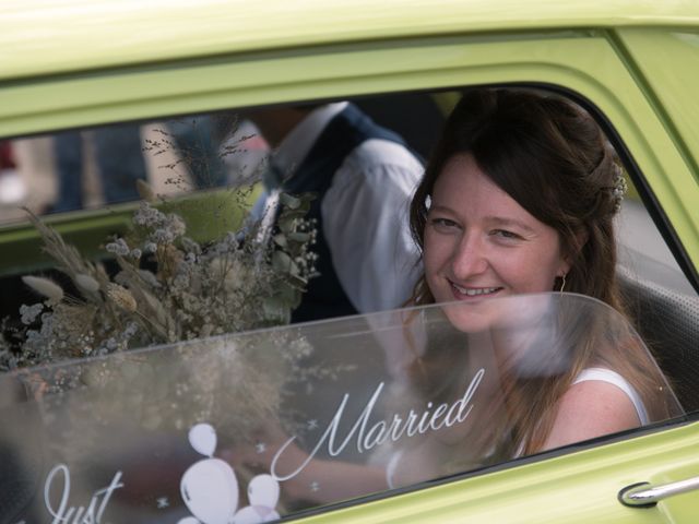 Le mariage de Léo et Catherine à Perreux, Loire 16