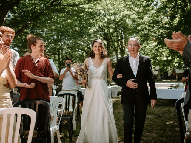 Le mariage de Maximilien et Noémie à Roybon, Isère 12