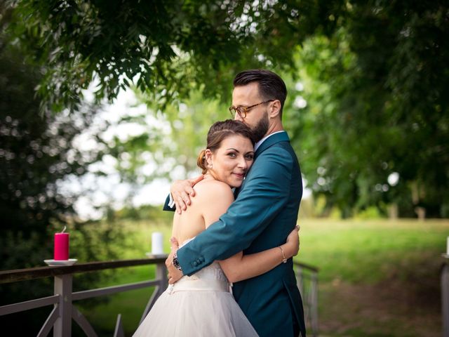 Le mariage de Thomas et Virginie à Longué-Jumelles, Maine et Loire 14