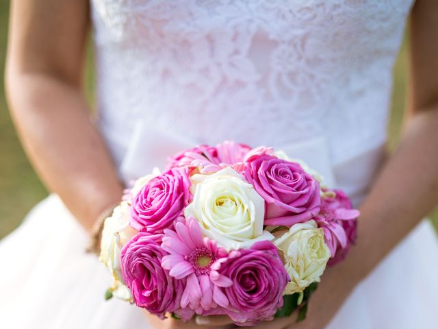 Le mariage de Thomas et Virginie à Longué-Jumelles, Maine et Loire 15