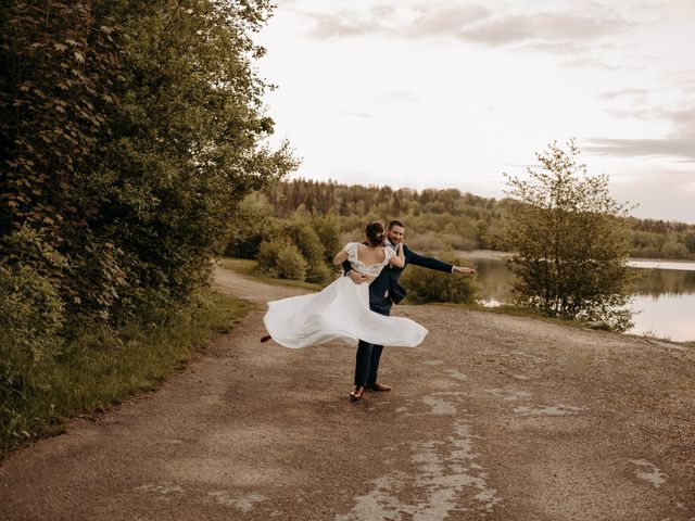 Le mariage de Clément et Pauline à Lac-des-Rouges-Truites, Jura 29