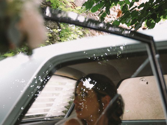 Le mariage de Barbara et Corentin à Vesseaux, Ardèche 4