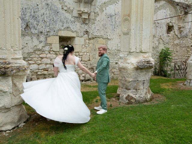Le mariage de Loïc et Daphnée à Veuil, Indre 42